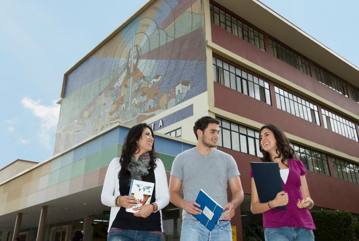 UTPL celebra 45 años de su Modalidad Abierta y a Distancia | Ekosnegocios