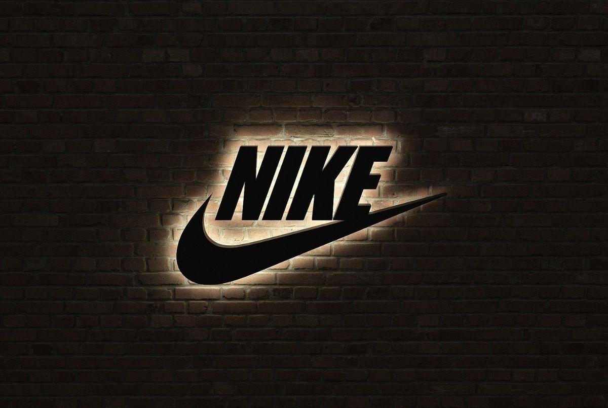 Jabeth Wilson Bigote Fecha roja Nike, la historia del logo más famoso del mundo | Ekosnegocios
