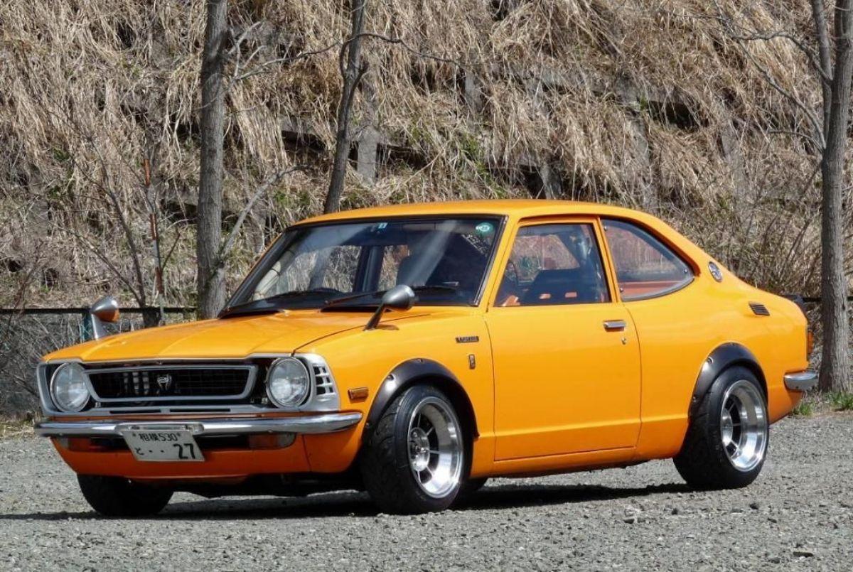 Старые тойоты. Toyota Corolla te27. Toyota Corolla 1975. Toyota Levin te27. Toyota Corolla Levin te27.